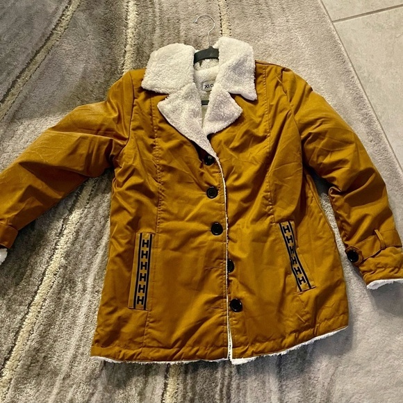 Cute!! Warm Jacket w/faux Lining - Picture 3 of 4